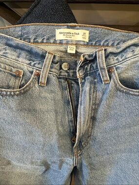 Abercrombie & Fitch Light Wash Relaxed Jeans